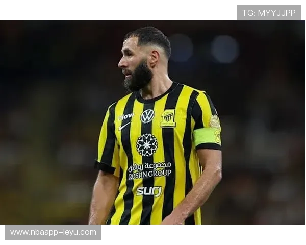 本泽马：法国锋线新星再创辉煌，职业生涯迎来新高峰！